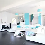 8007 Villa Velasquez