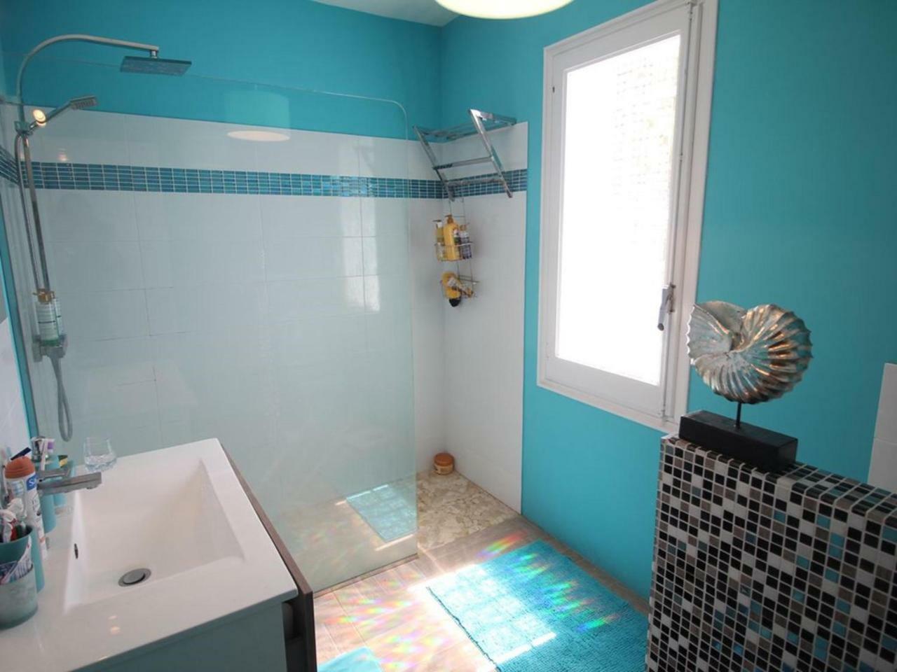 8007 Velasquez Villa *