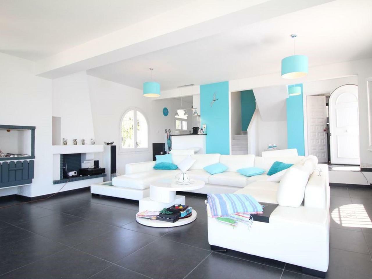 8007 Velasquez Villa *