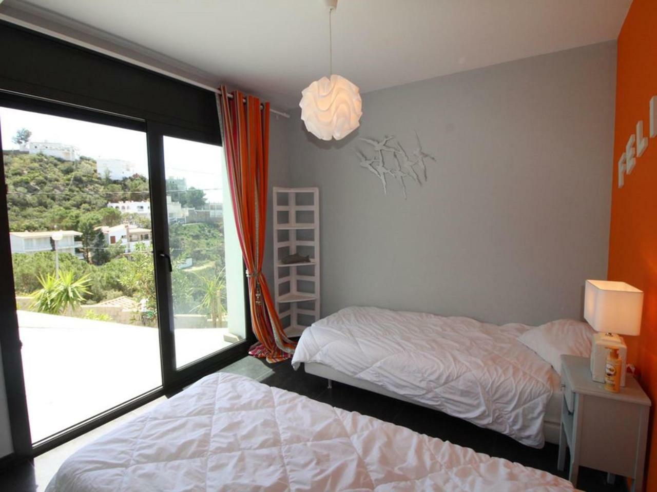 8007 Velasquez Villa Roses